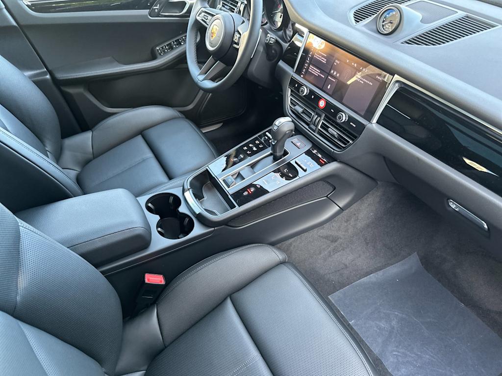 Thumbnail: 2026 Porsche Macan - 13