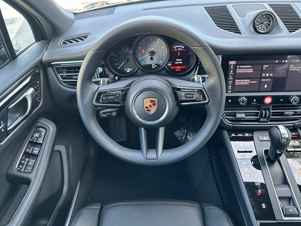 Thumbnail: 2026 Porsche Macan - 12