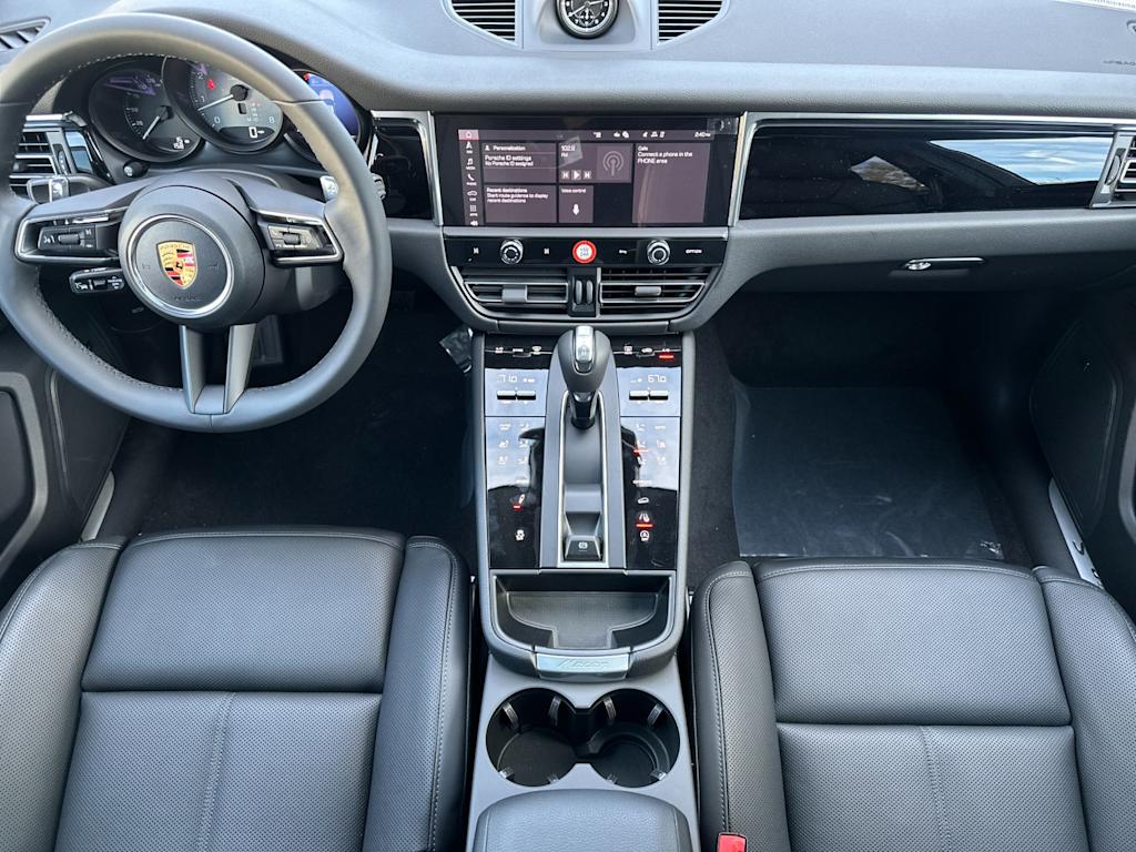 Thumbnail: 2026 Porsche Macan - 9