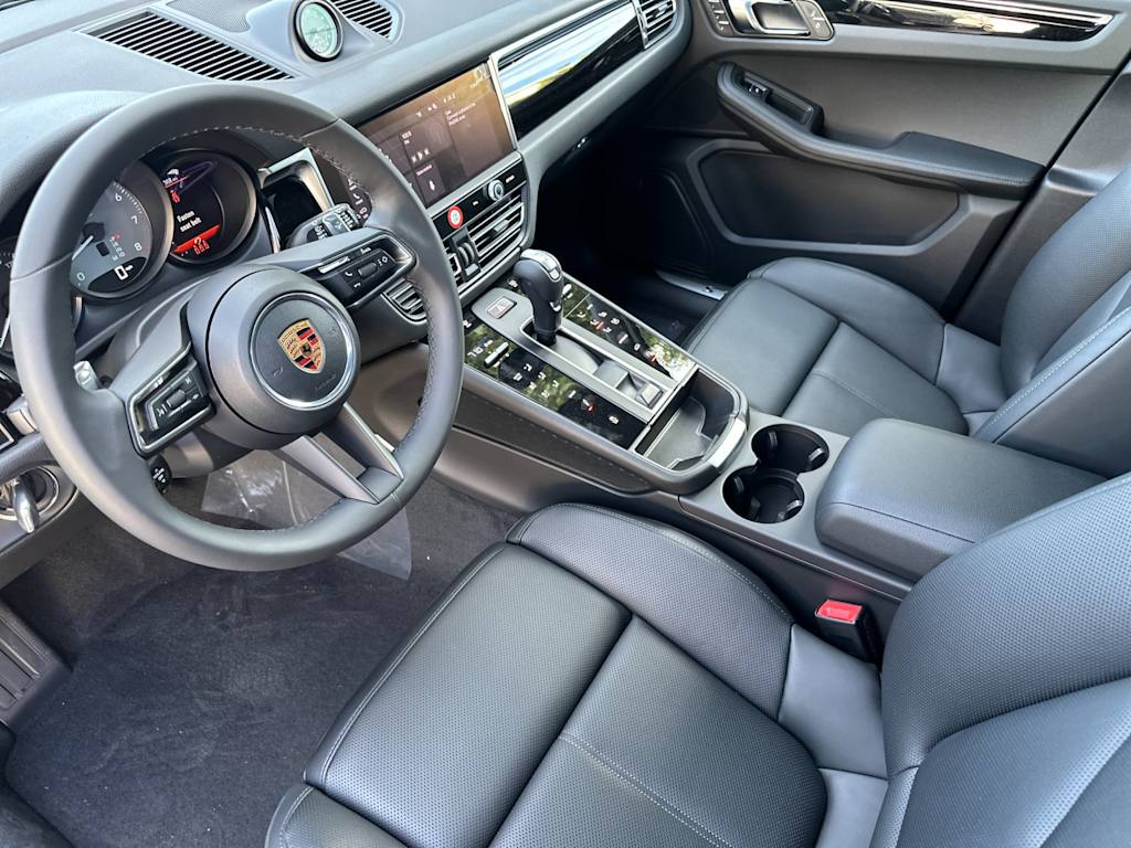 Thumbnail: 2026 Porsche Macan - 2