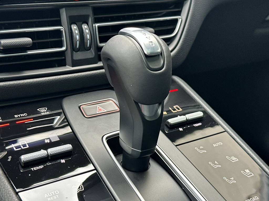 Thumbnail: 2026 Porsche Macan - 28