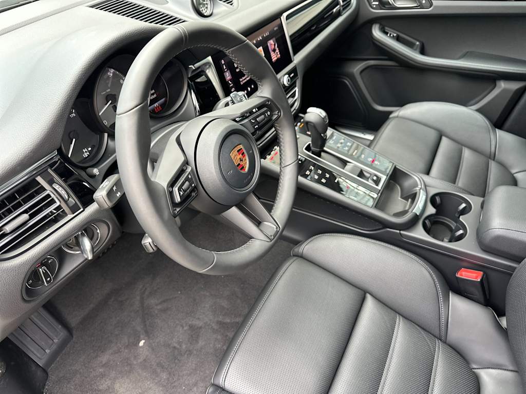 Thumbnail: 2026 Porsche Macan - 2