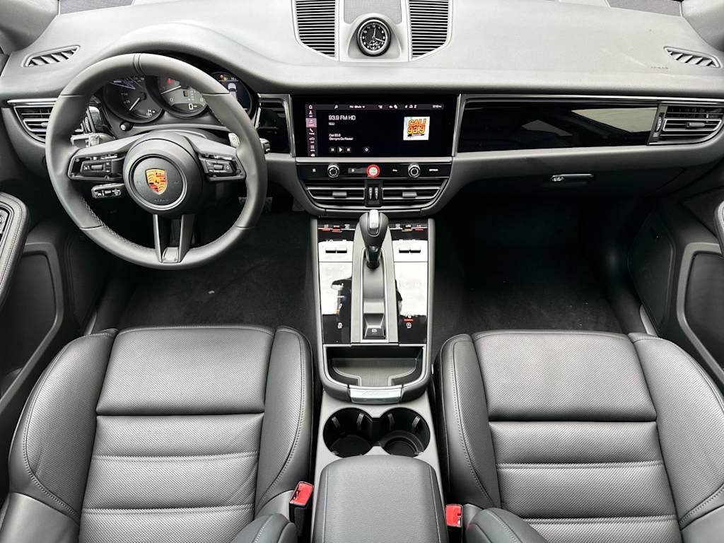 Thumbnail: 2026 Porsche Macan - 9