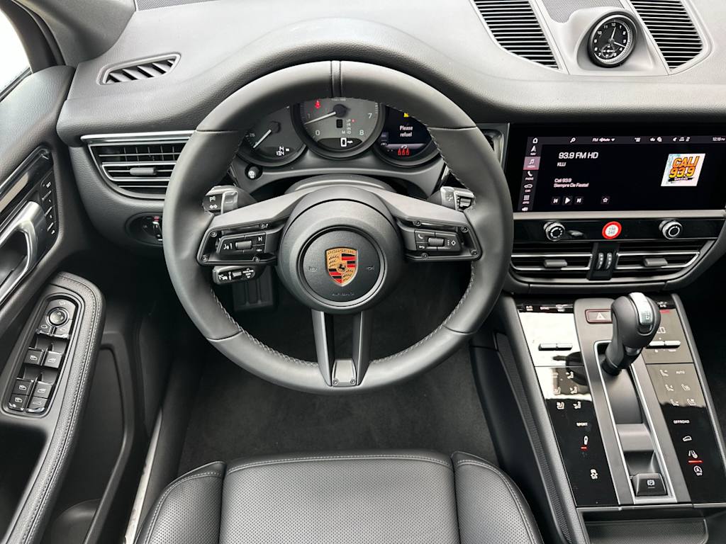 Thumbnail: 2026 Porsche Macan - 12