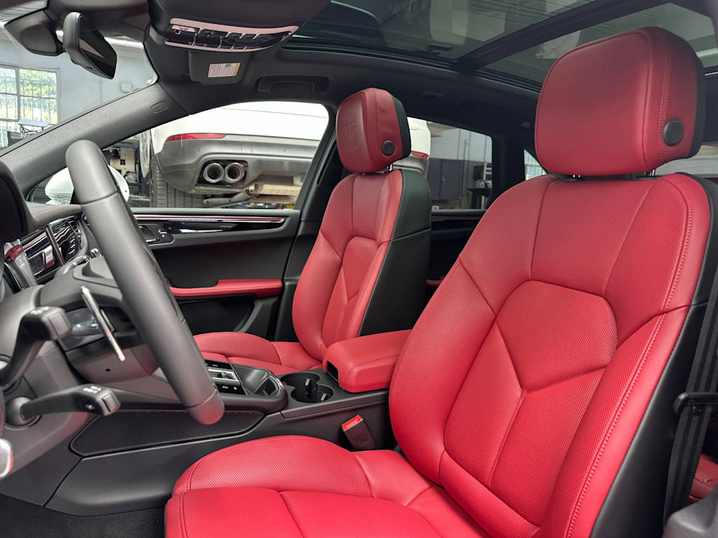 Thumbnail: 2026 Porsche Macan - 10