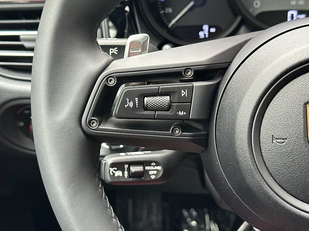 Thumbnail: 2026 Porsche Macan - 31