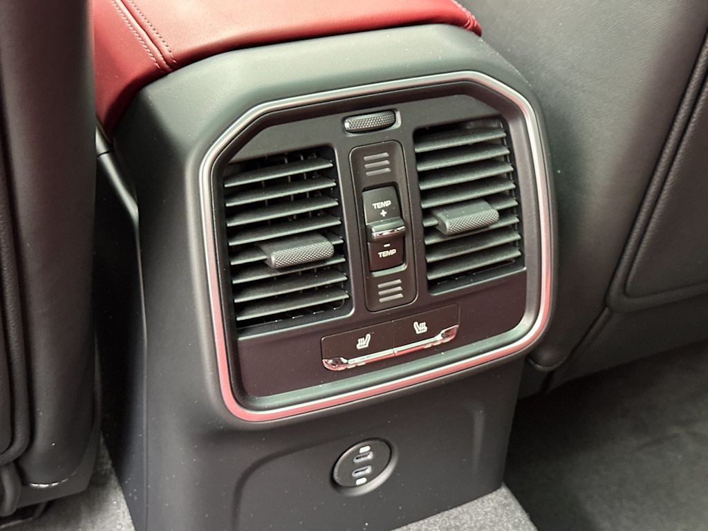 Thumbnail: 2026 Porsche Macan - 22