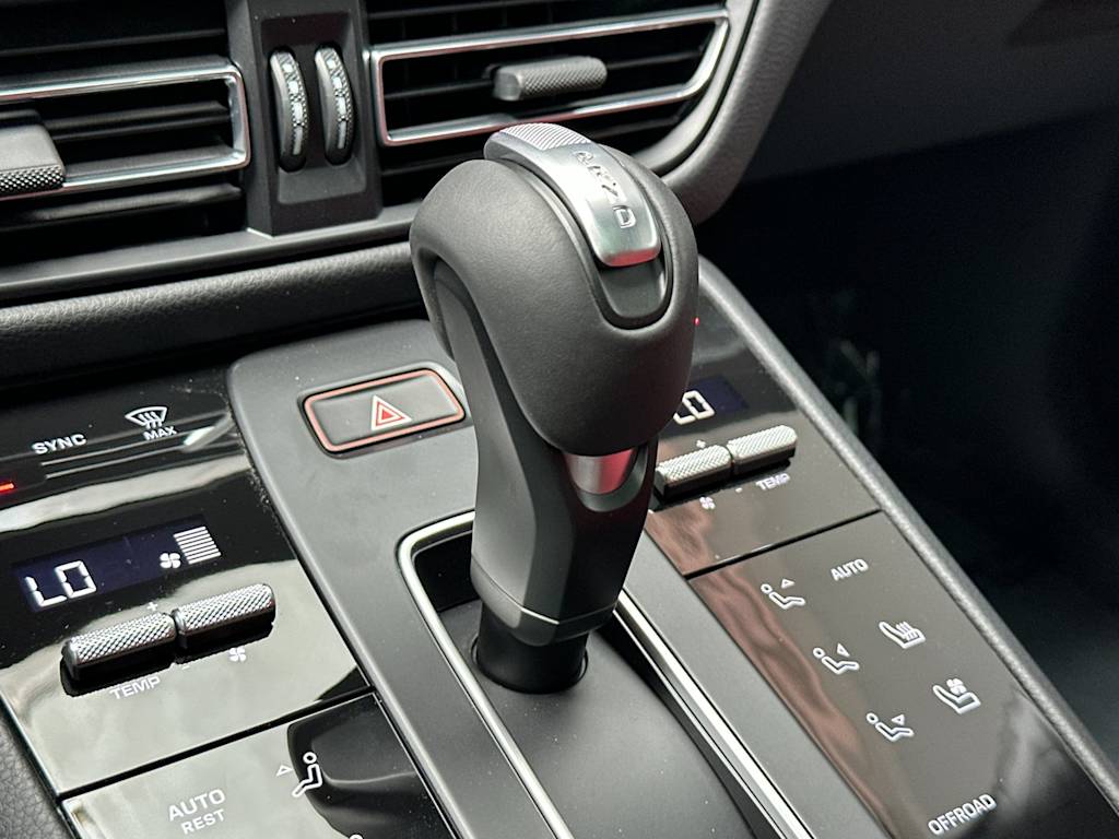Thumbnail: 2026 Porsche Macan - 29