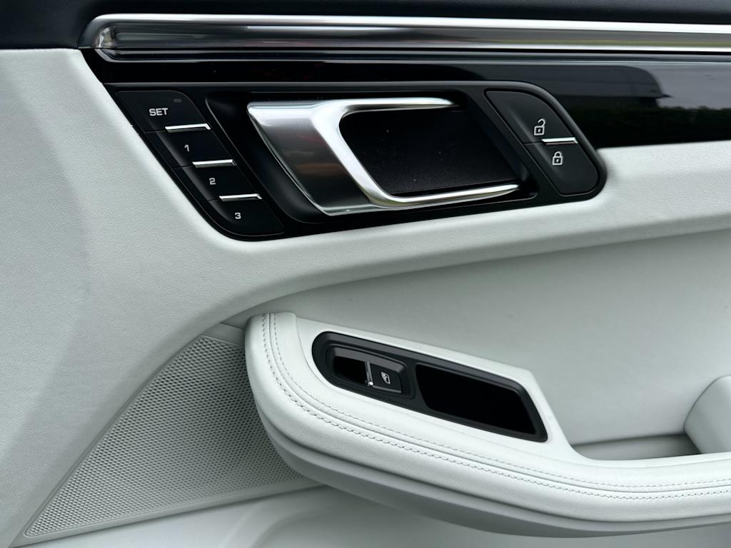 Thumbnail: 2026 Porsche Macan - 25