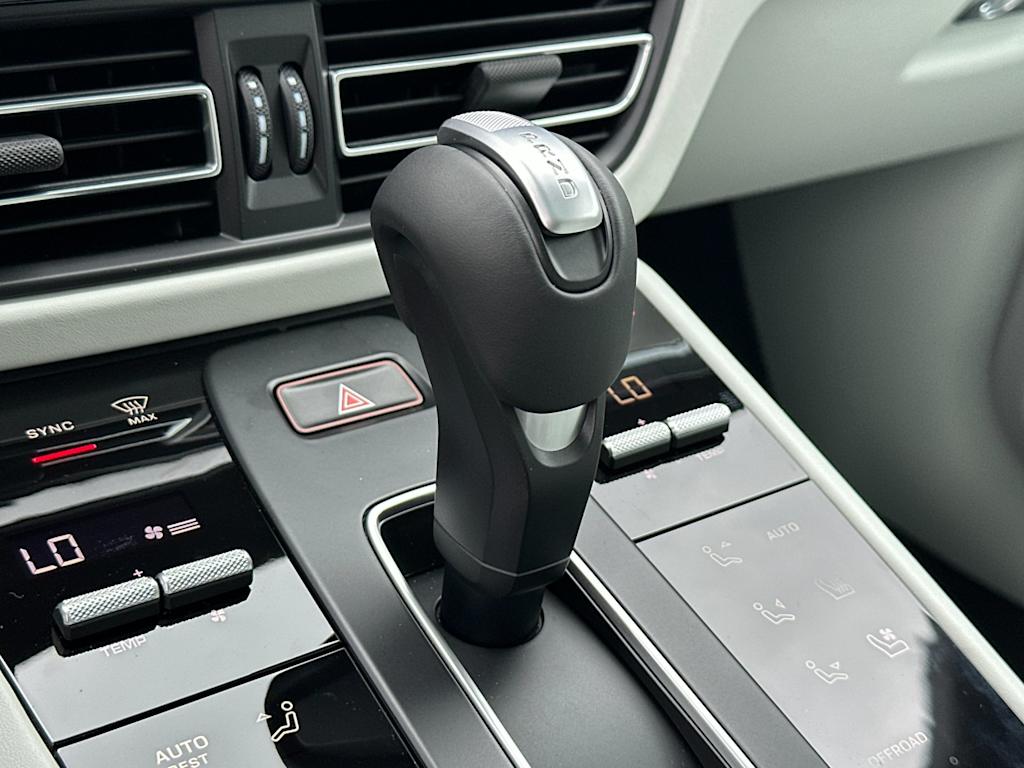 Thumbnail: 2026 Porsche Macan - 28