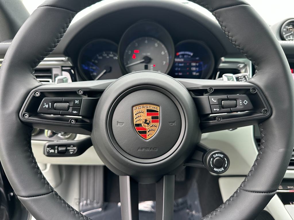 Thumbnail: 2026 Porsche Macan - 29