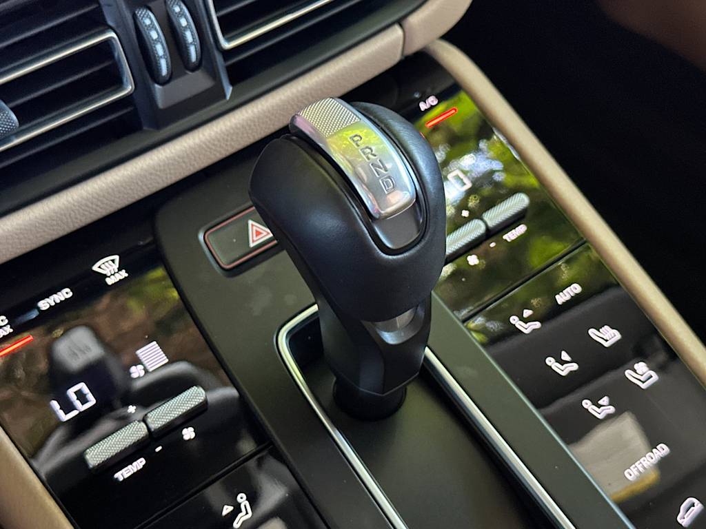 Thumbnail: 2023 Porsche Macan - 29