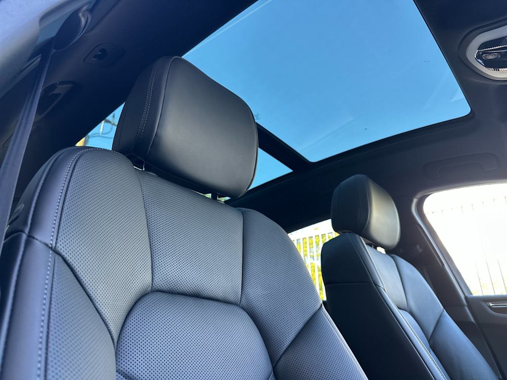 Thumbnail: 2026 Porsche Macan - 24
