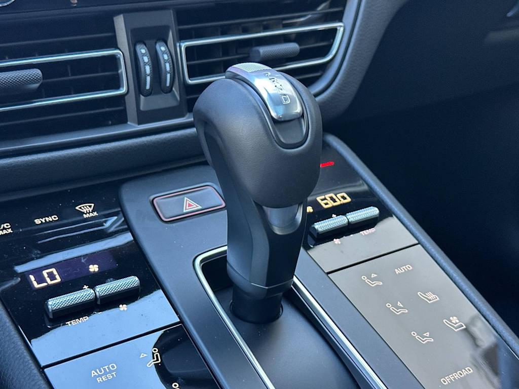Thumbnail: 2026 Porsche Macan - 29