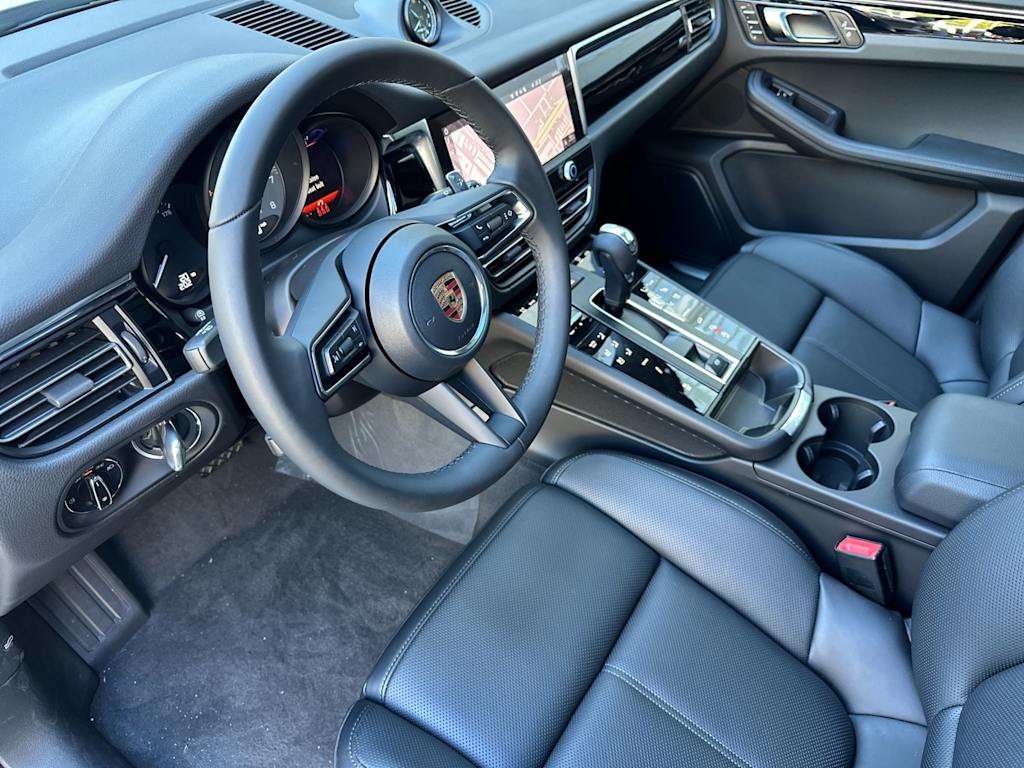 Thumbnail: 2026 Porsche Macan - 2