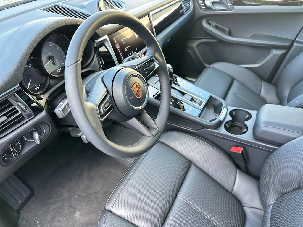 Thumbnail: 2026 Porsche Macan - 2