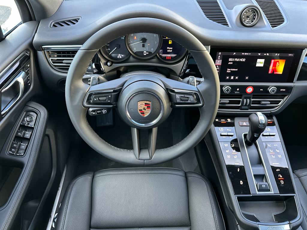Thumbnail: 2026 Porsche Macan - 12