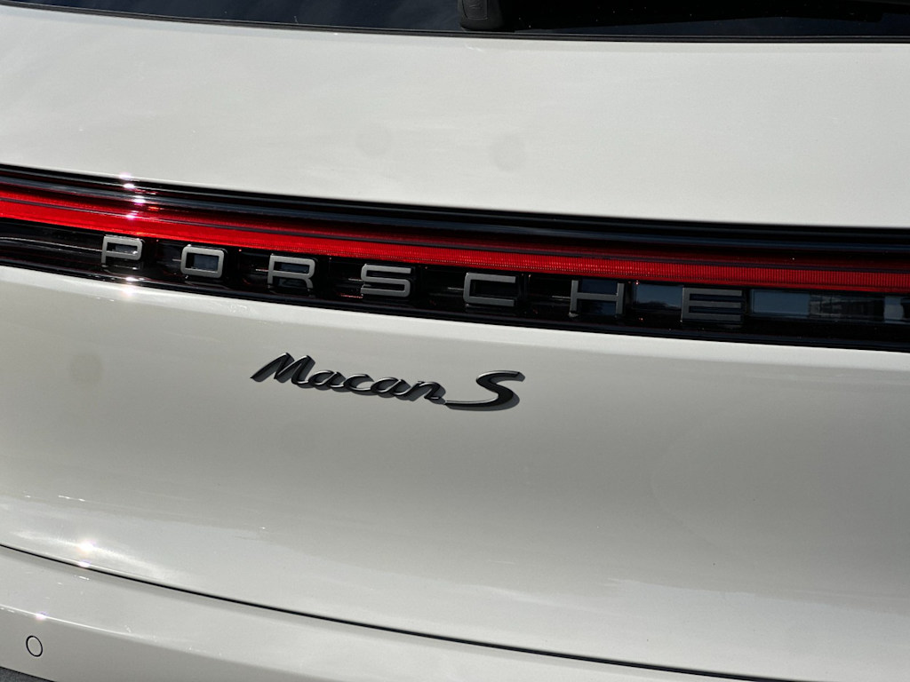 Thumbnail: 2026 Porsche Macan - 7