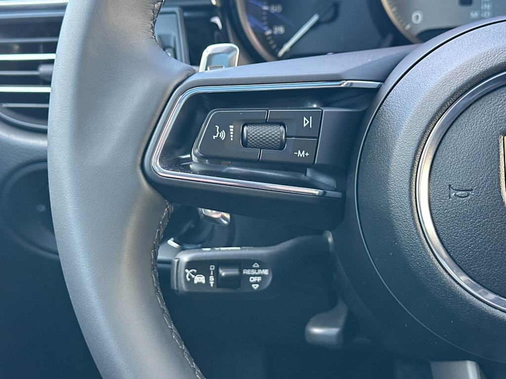 Thumbnail: 2026 Porsche Macan - 30