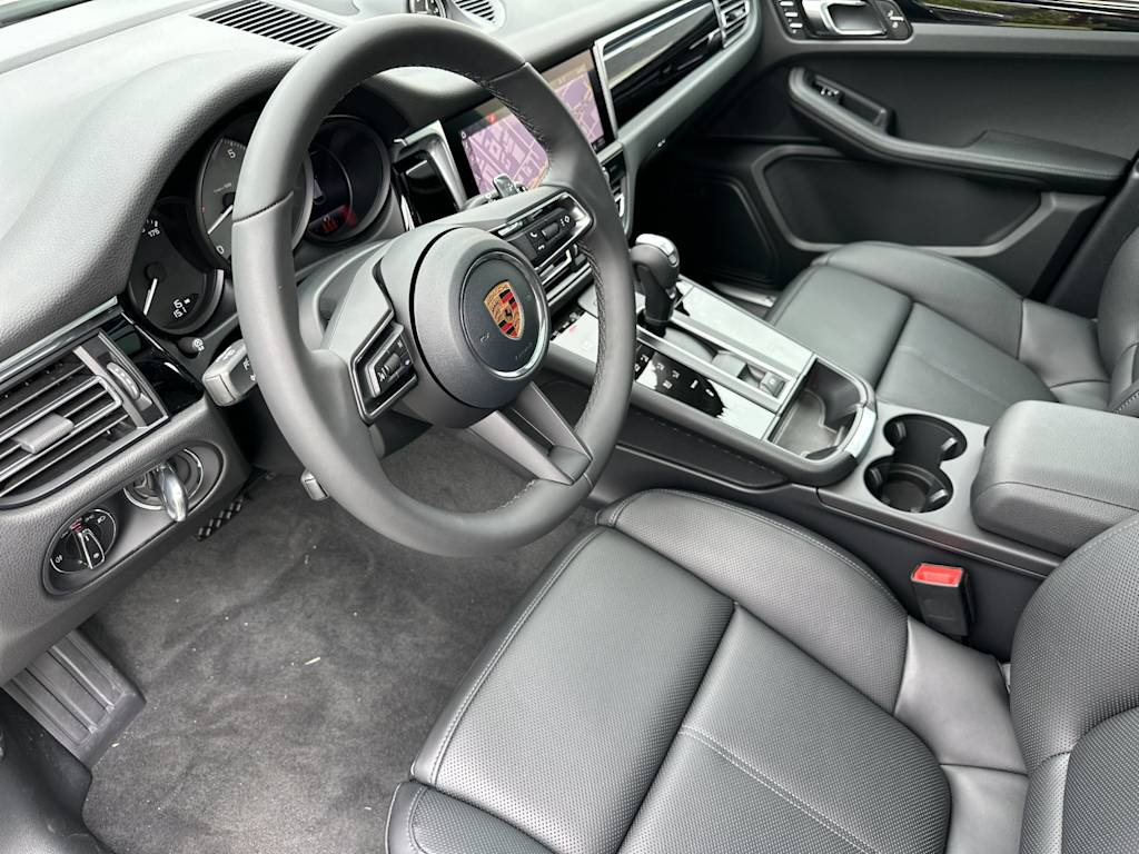 Thumbnail: 2026 Porsche Macan - 2