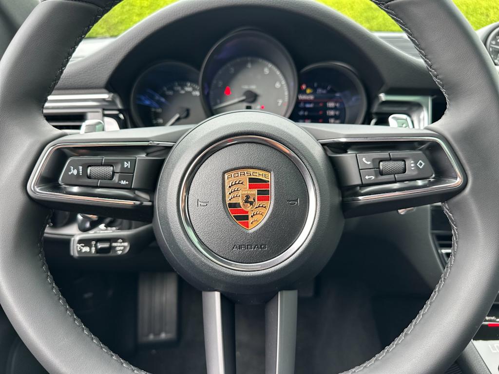 Thumbnail: 2026 Porsche Macan - 30
