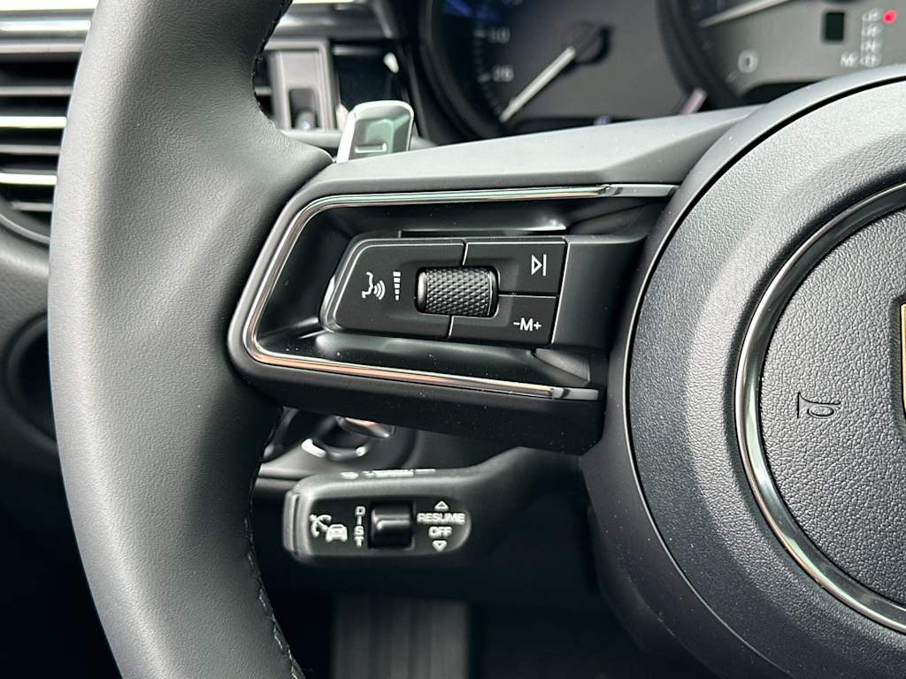 Thumbnail: 2026 Porsche Macan - 31