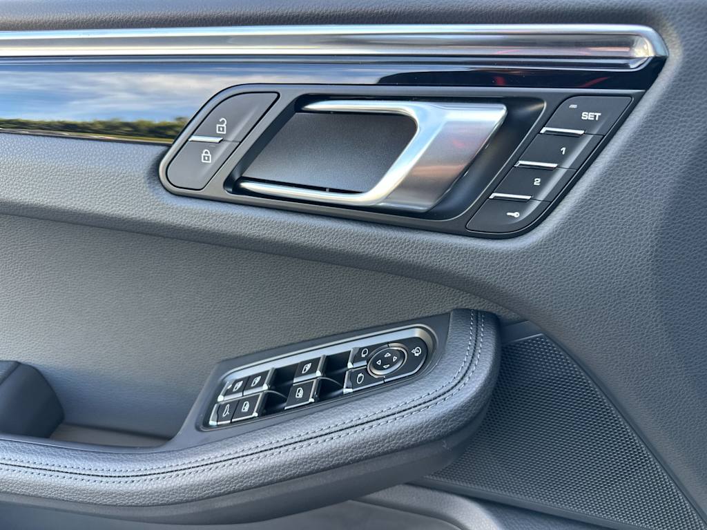 Thumbnail: 2026 Porsche Macan - 22