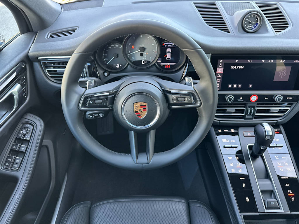 Thumbnail: 2026 Porsche Macan - 12
