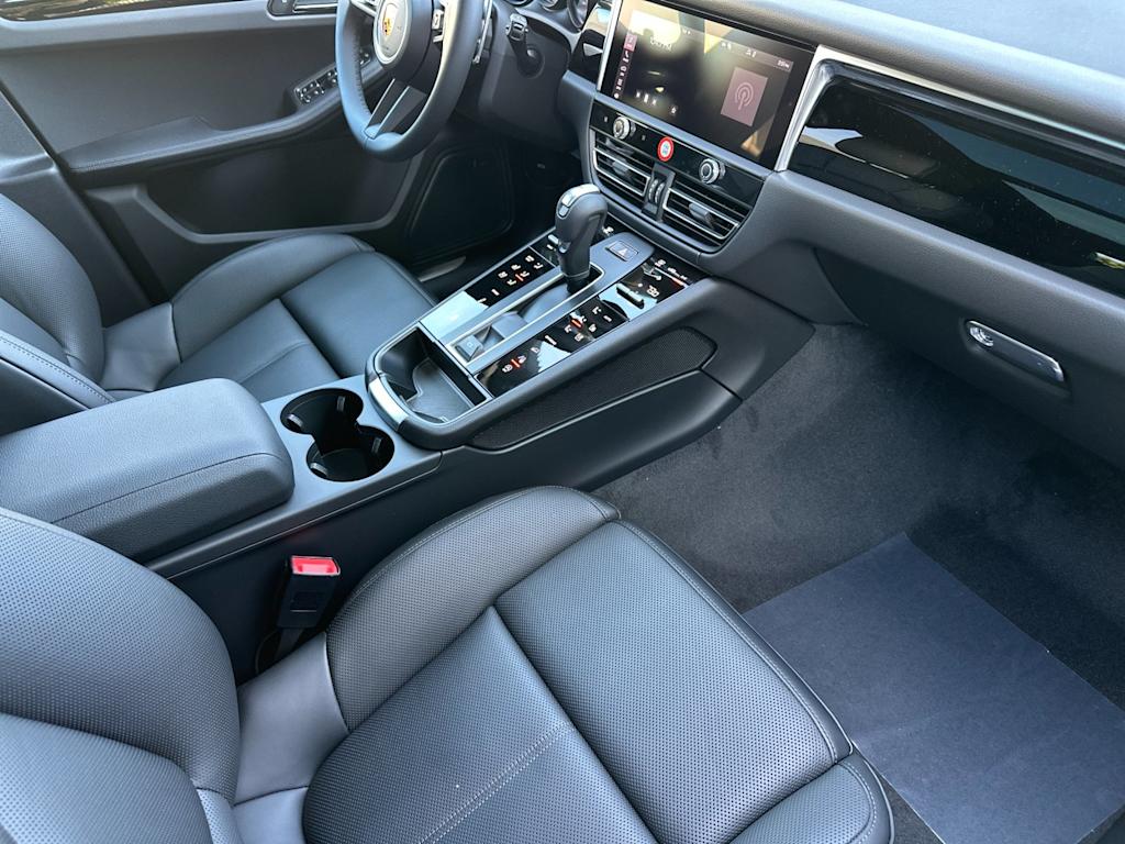 Thumbnail: 2026 Porsche Macan - 13