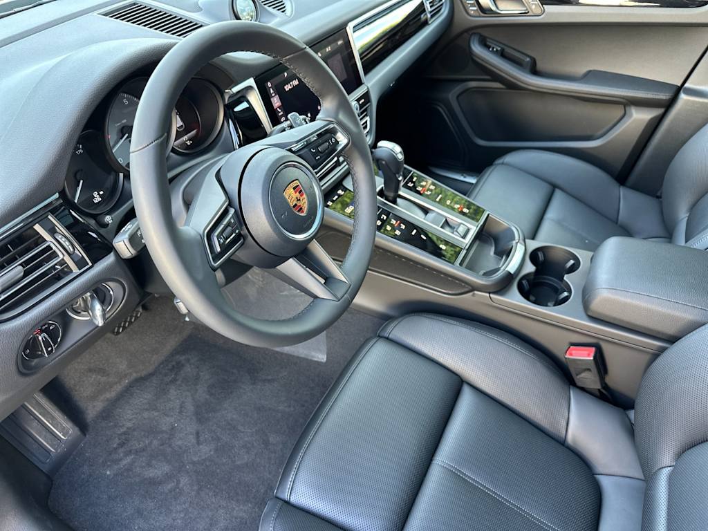 Thumbnail: 2026 Porsche Macan - 2