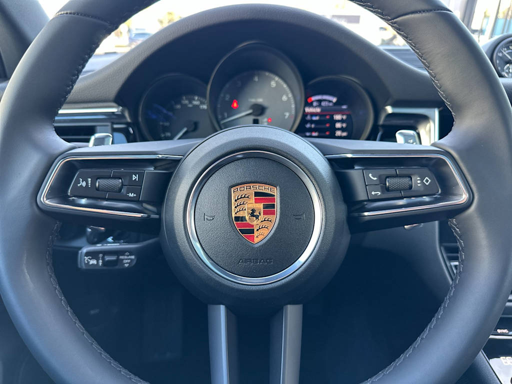 Thumbnail: 2026 Porsche Macan - 30