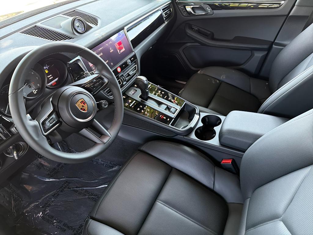 Thumbnail: 2026 Porsche Macan - 10