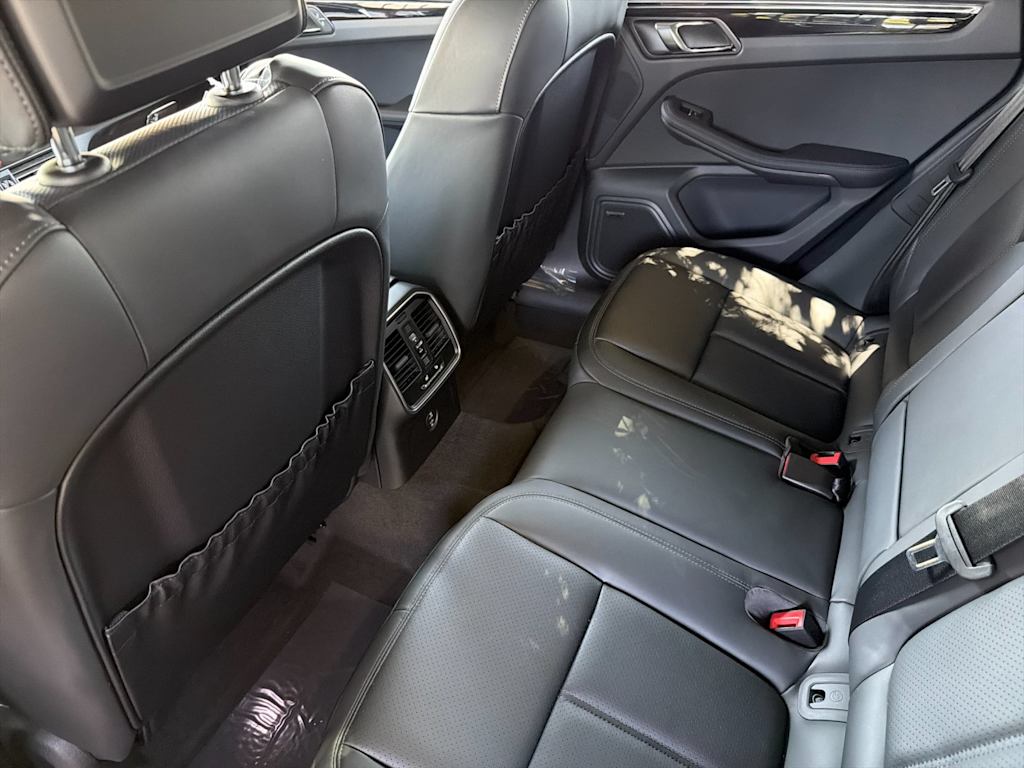 Thumbnail: 2026 Porsche Macan - 12