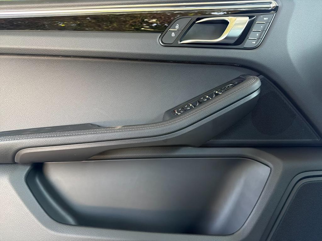 Thumbnail: 2026 Porsche Macan - 23