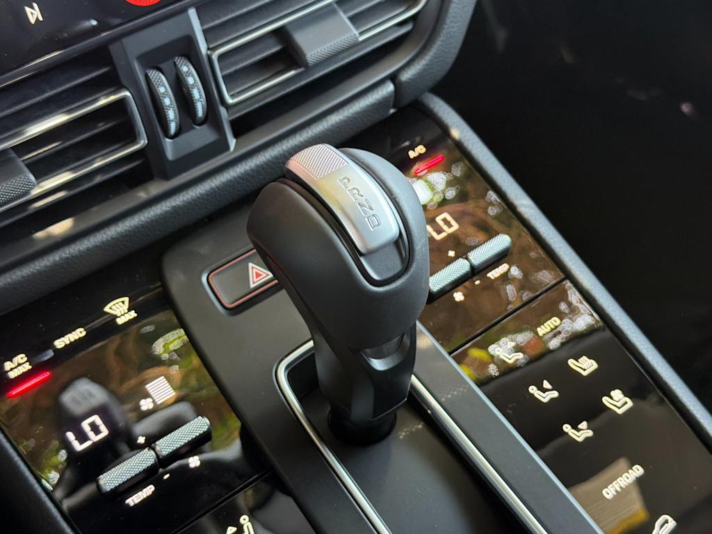Thumbnail: 2026 Porsche Macan - 29