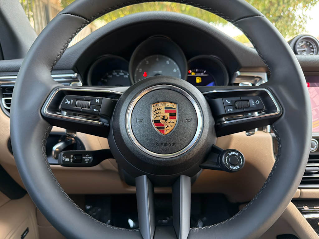 Thumbnail: 2026 Porsche Macan - 14