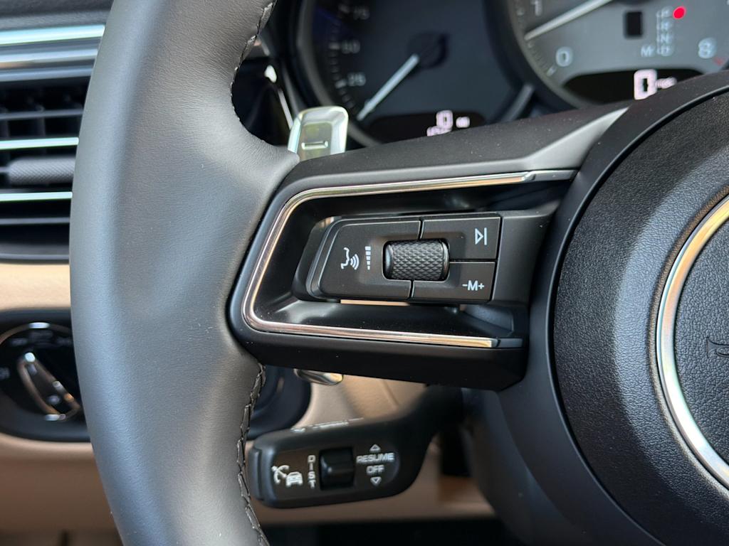 Thumbnail: 2026 Porsche Macan - 30