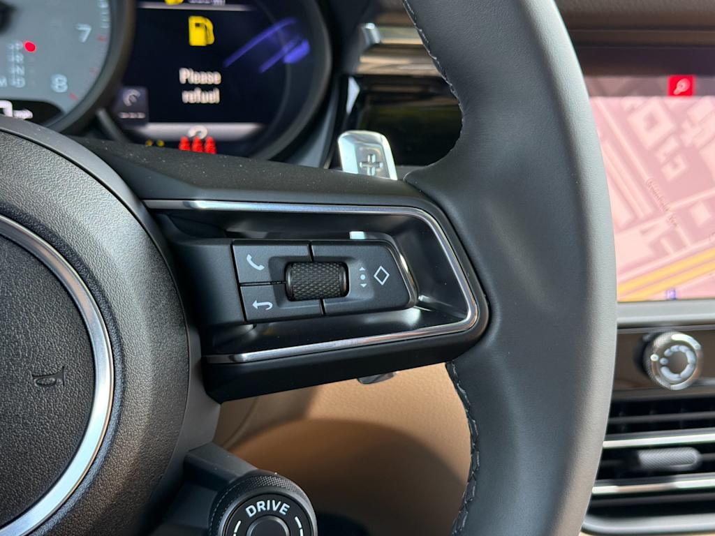 Thumbnail: 2026 Porsche Macan - 31
