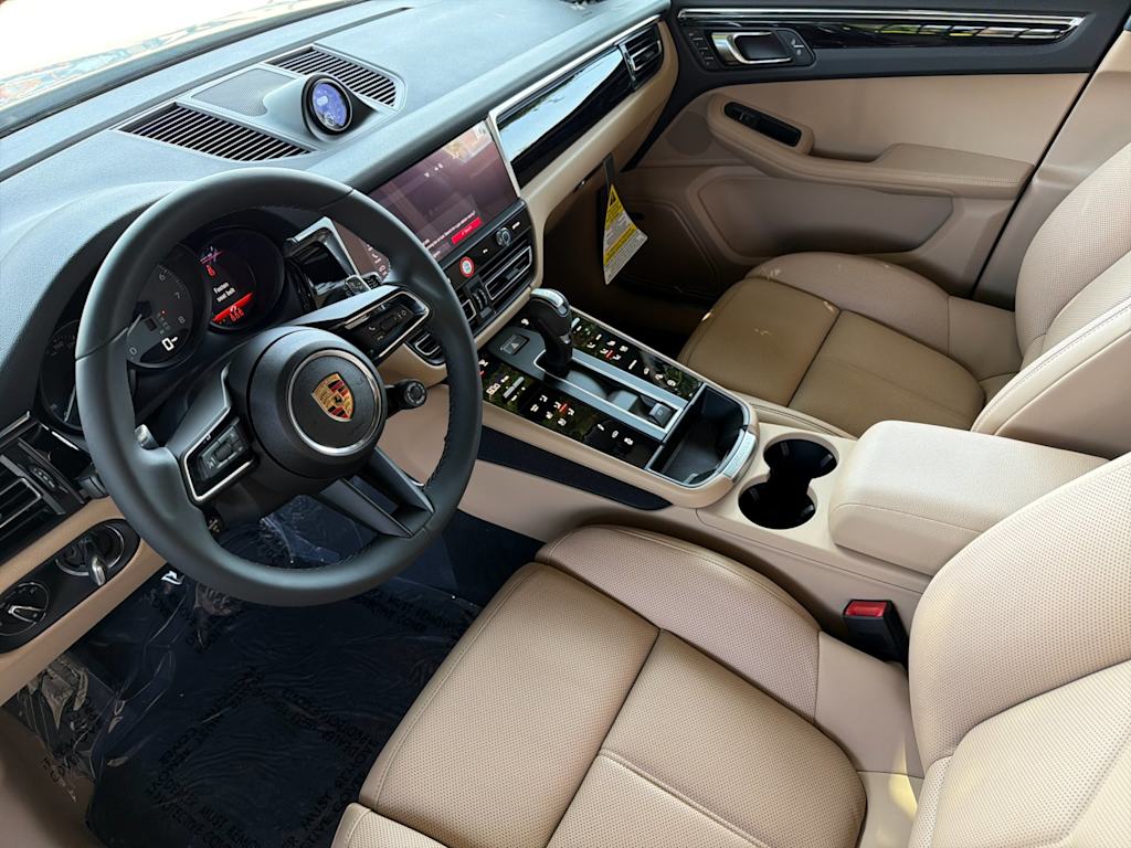 Thumbnail: 2026 Porsche Macan - 10