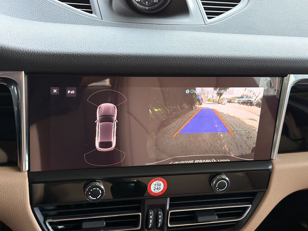Thumbnail: 2026 Porsche Macan - 28
