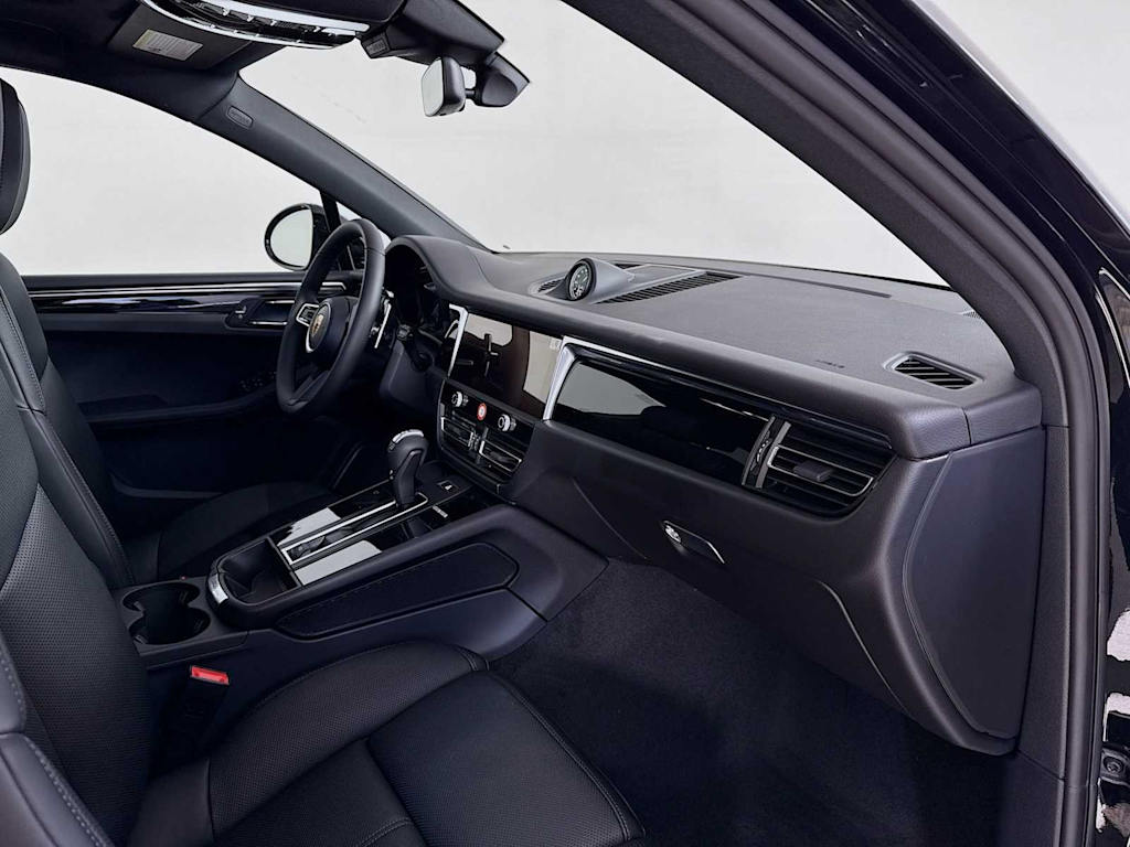 Thumbnail: 2026 Porsche Macan - 25