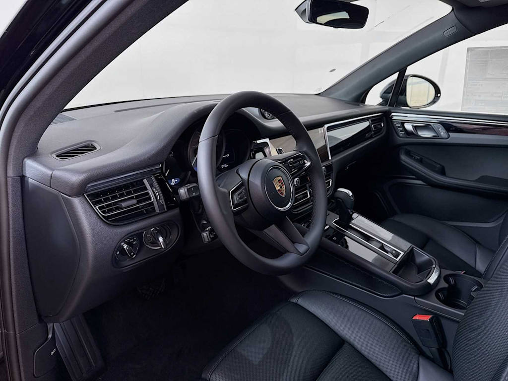Thumbnail: 2026 Porsche Macan - 2