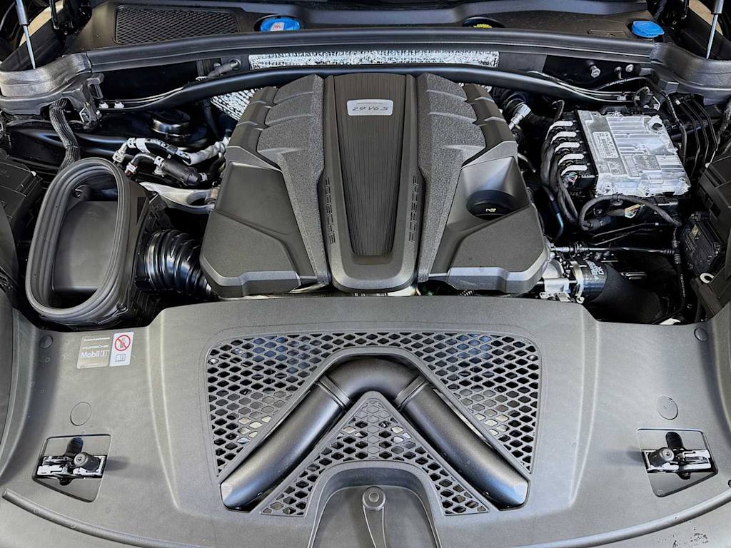 Thumbnail: 2026 Porsche Macan - 7