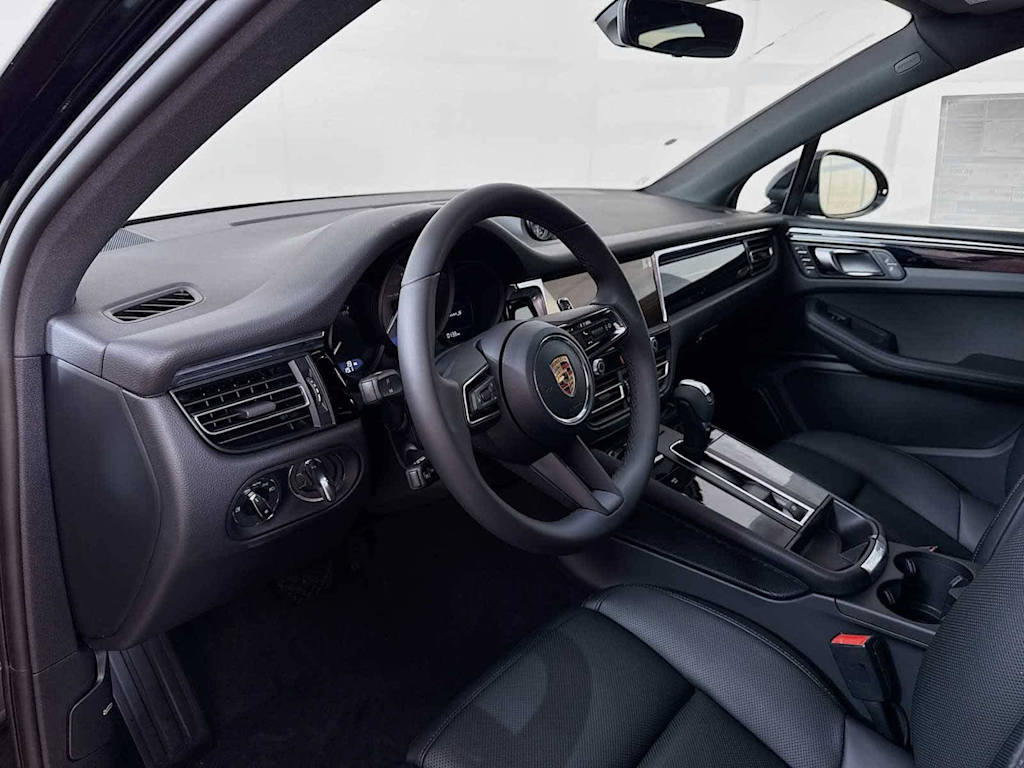 Thumbnail: 2026 Porsche Macan - 32