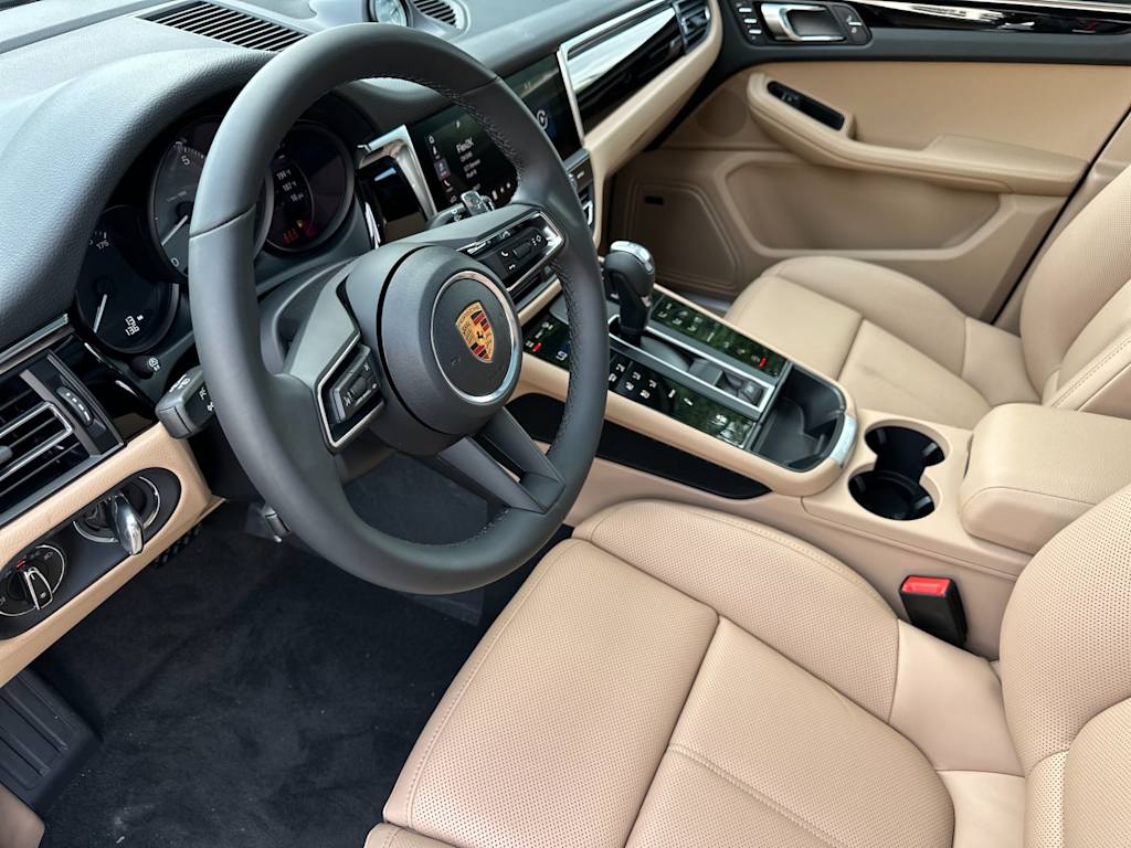 Thumbnail: 2026 Porsche Macan - 2