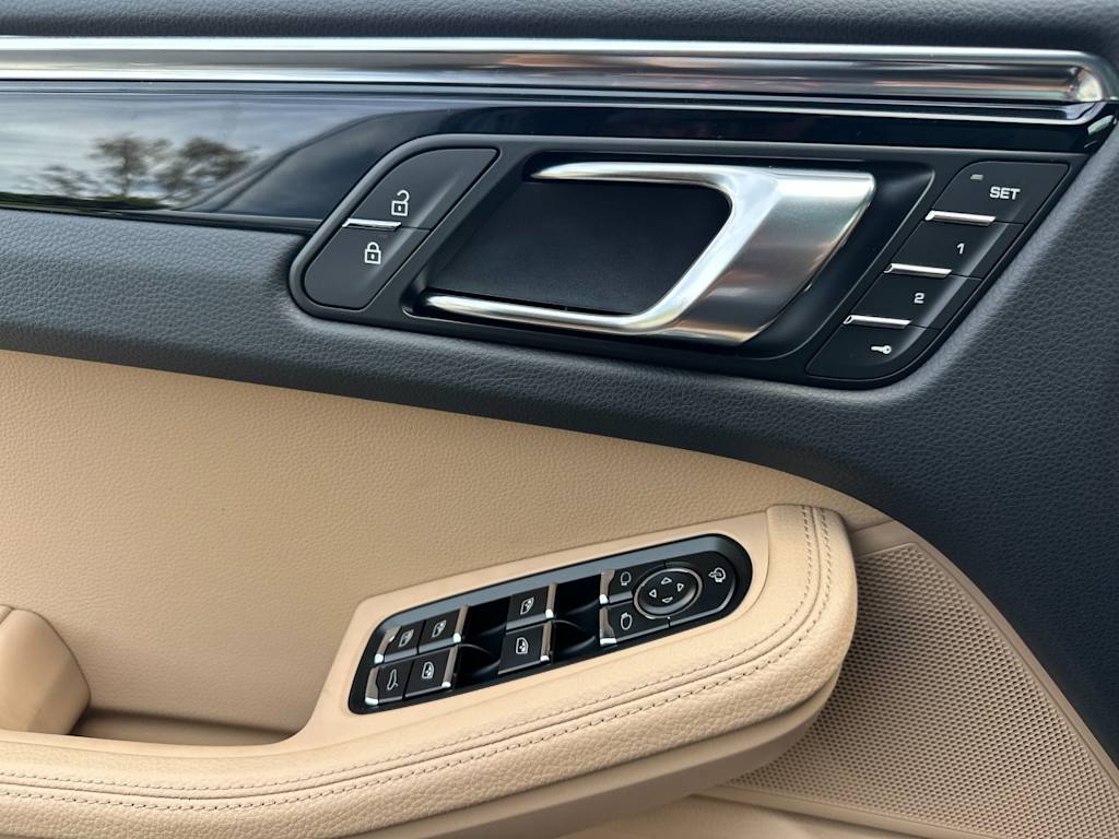 Thumbnail: 2026 Porsche Macan - 22