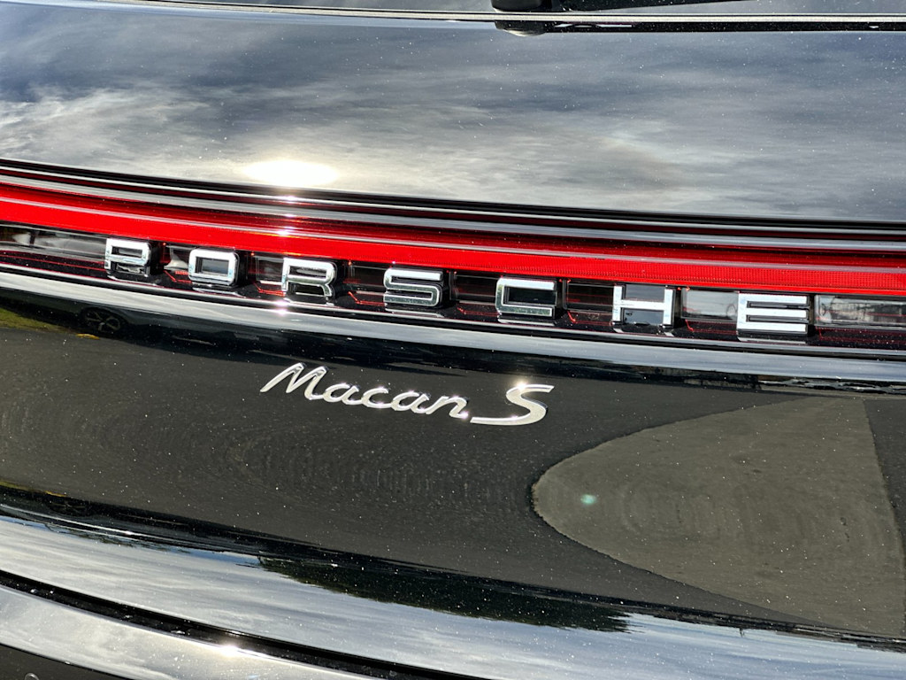 Thumbnail: 2026 Porsche Macan - 7