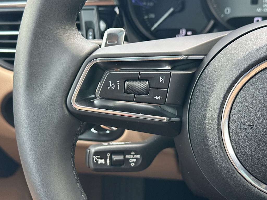 Thumbnail: 2026 Porsche Macan - 31