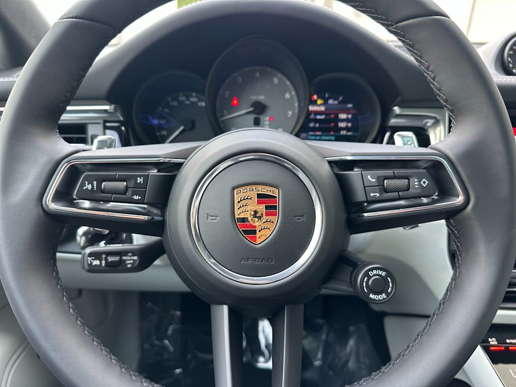 Thumbnail: 2026 Porsche Macan - 30
