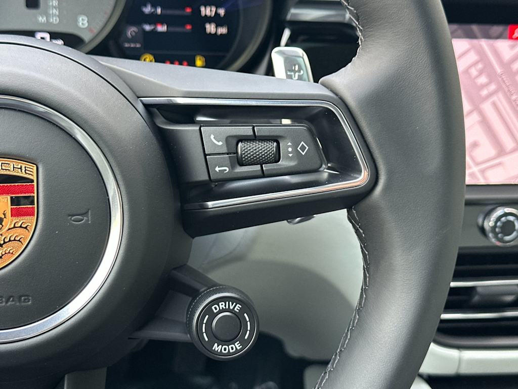 Thumbnail: 2026 Porsche Macan - 32
